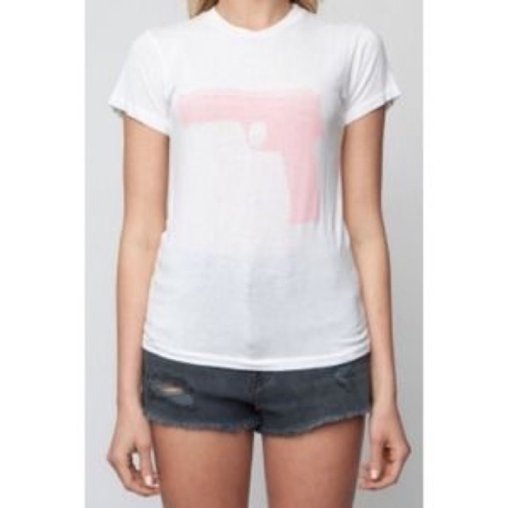 tee with light pink gun